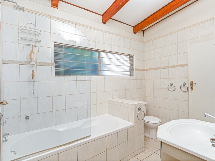 4 Bedroom Property for Sale in Ifafi North West